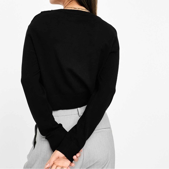 Stradivarius Women’s knitted cropped sweater in black - Picture 2 of 5